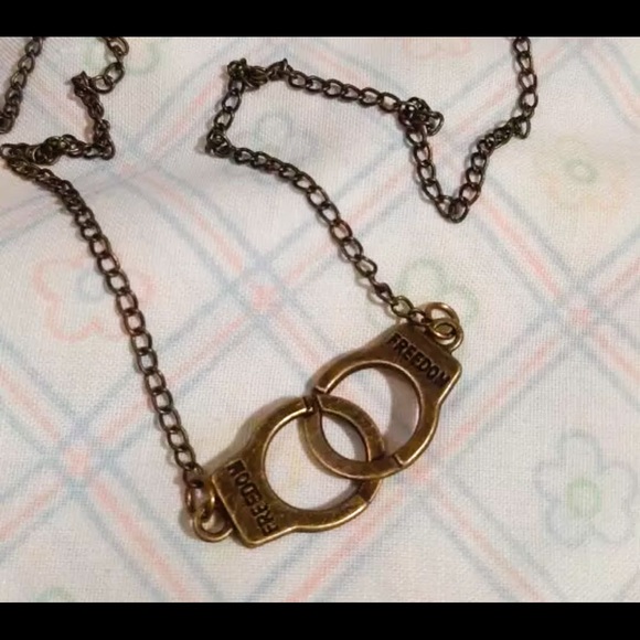 🆕 Freedom Handcuff Steam Punk Necklace - Picture 6 of 12